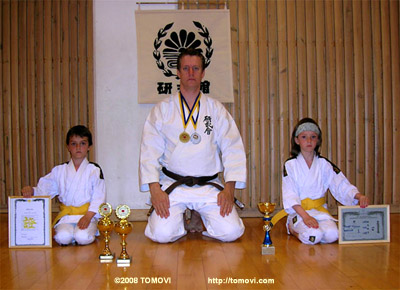 Rozita Kallmyr (5kyu), Sensei Peter Kallmyr, Mimmi Kallmyr (6kyu)